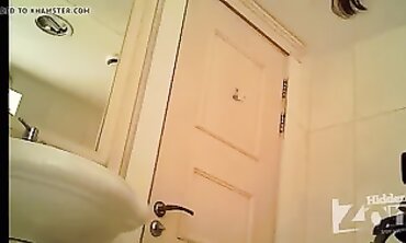 Amateur College Girl Pissing Video