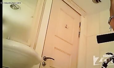 Amateur College Girl Pissing Video