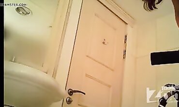 Amateur College Girl Pissing Video