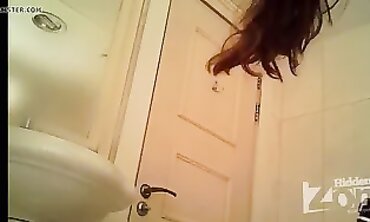Amateur College Girl Pissing Video