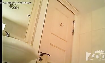 Amateur College Girl Pissing Video