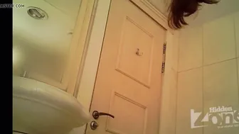 Amateur College Girl Pissing Video