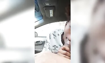 Ebony MILF Takes Amateur Blowjob in Dark Car Outdoors