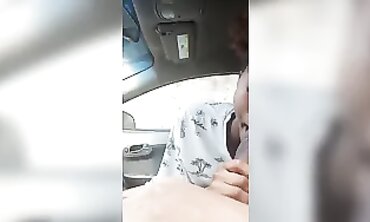 Ebony MILF Takes Amateur Blowjob in Dark Car Outdoors