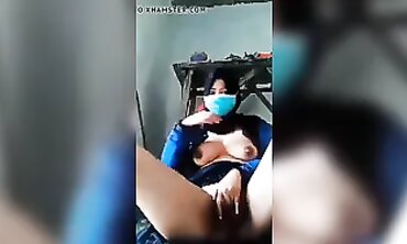 Amateur Turkish Girl Takes Off