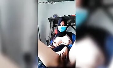 Amateur Turkish Girl Takes Off