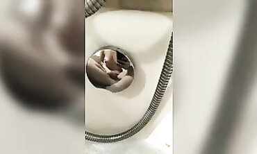 Beautiful Amateur Fingers Herself in the Shower