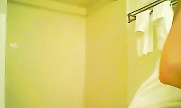 Stunning Paola Squats Nude in the Bathroom