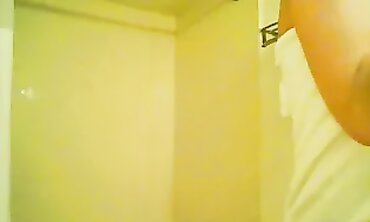 Stunning Paola Squats Nude in the Bathroom