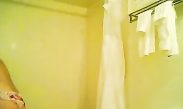 Stunning Paola Squats Nude in the Bathroom