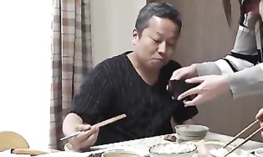 爆乳が我慢できず、揉みながら中出しセックス