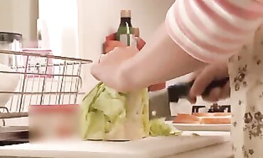 爆乳が我慢できず、揉みながら中出しセックス