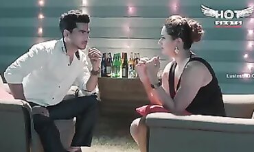 Bombshell's Passionate Romance with Her Paramour