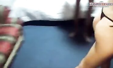 Mein Mann ubergibt mich an drei seiner Freunde