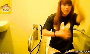 POV Voyeur: homemade Catches Asian Woman in SG Restroom