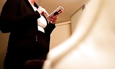 Plump Tattooed Girl Secretly Filmed in Restroom