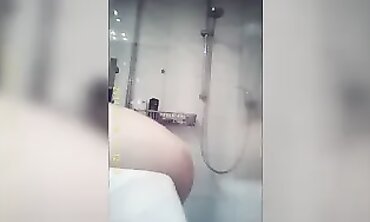 Hot College Babe Takes a Steamy Shower