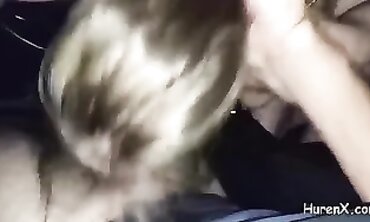 Schneller Blowjob in meinem neuen Auto