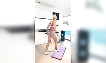 Latina Webcam Model Shows Off Cameltoe in Leggings