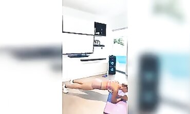 Latina Webcam Model Shows Off Cameltoe in Leggings