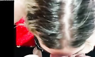 Dotado Bombando Leite na Boca da Gata Loira