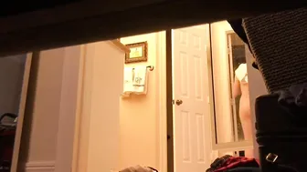 Ultra-Cutie Older Babe Shows Off Mind-Blowing Ass in Restroom