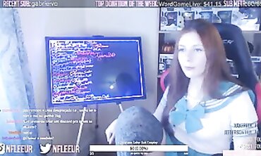 Fleeur Dinossaura: Gamer Girl Twitch Streamer Footjob Massage