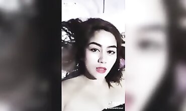 Pinay TikTok Goddess Princess Shows Off Her Bevy in the Bathroom