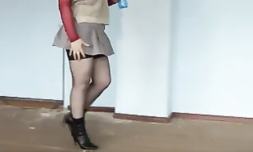 Mini-skirt no lingerie