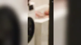 Blonde Freundin beim Baden heimlich gefilmt
