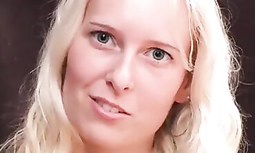 Blonde Cougar Gives Intense Handjob
