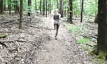 Outdoor Pornhub Girl Gets Plow-Pounding in Woods