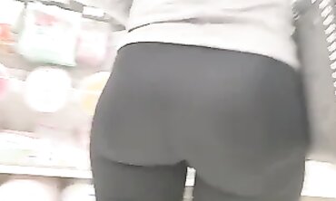 Flexible Dancing Yoga Babe in Stretch Pants - Fitness Guru Shows Off Her Moves