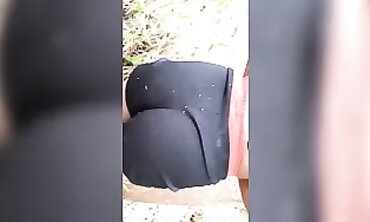 Gozada na Bunda da Menina do Lado da Rodovia em Pleno Dia