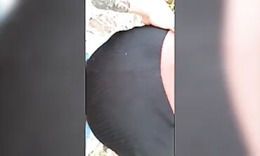 Gozada na Bunda da Menina do Lado da Rodovia em Pleno Dia