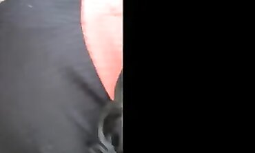 Gozada na Bunda da Menina do Lado da Rodovia em Pleno Dia