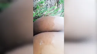 Gozada na Bunda da Menina do Lado da Rodovia em Pleno Dia