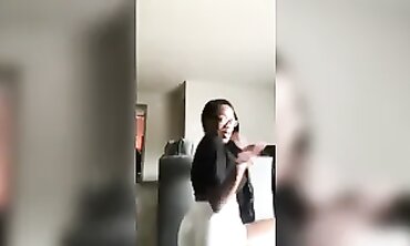 Latina Babe Twerking Her Huge Ass in Bikini