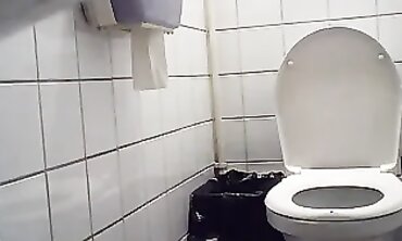 Outdoor Voyeur: Tom Catches a Steamy Towheaded Mom on the Toilet