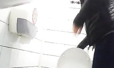 Outdoor Voyeur: Tom Catches a Steamy Towheaded Mom on the Toilet