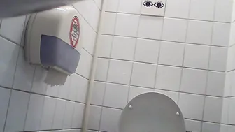 Outdoor Voyeur: Tom Catches a Steamy Towheaded Mom on the Toilet