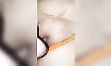 Rica BBW en Tanga se Masturba Mojada