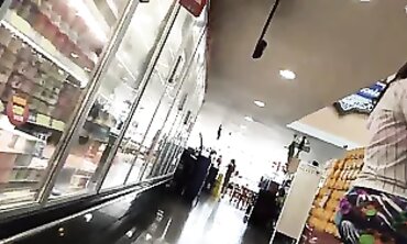 Cougar MILF Shows Off Big Ass in Leggings POV