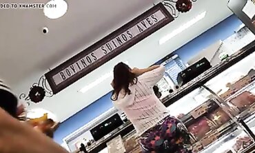 Cougar MILF Shows Off Big Ass in Leggings POV