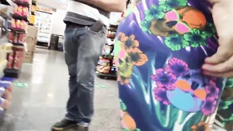 Cougar MILF Shows Off Big Ass in Leggings POV