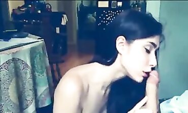 19-Year-Old Girl Offers Passionate Blowjob And Swallows Cum
