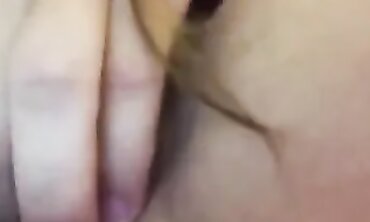 Webcam Session 047: Solo Fingering and Masturbation Fun