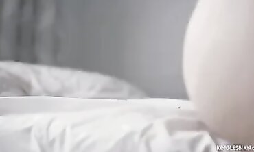 Blonde Dyke Enjoys Puss Munching and Tribbing