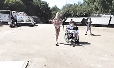 Mega Nalgona Rubia en Bikini