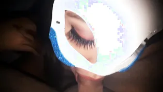 La hermosa hermana de mi hermanita recibe una mamada y leche en la cara